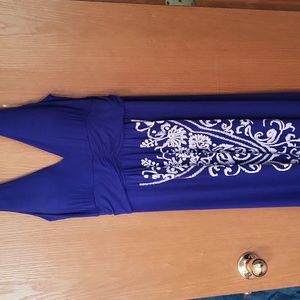 Halter dress by evolves says 2x royal blue white embroidery